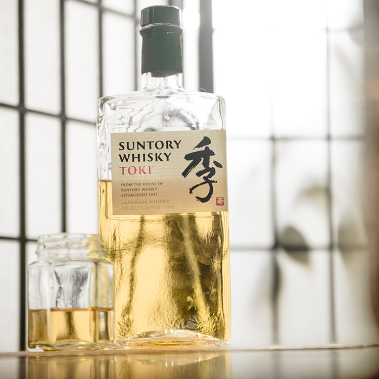 a square bottle and glass of Japanese blended whiskey