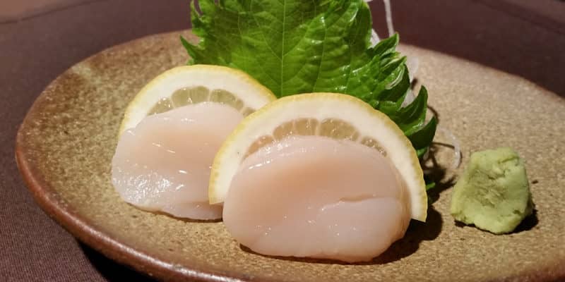 thin-sliced scallop sashimi