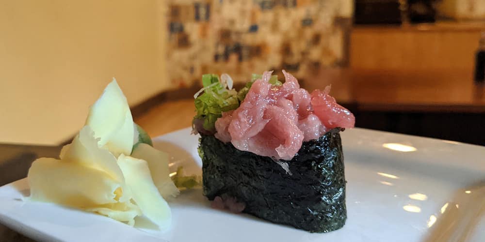 gunkanmaki style sushi 