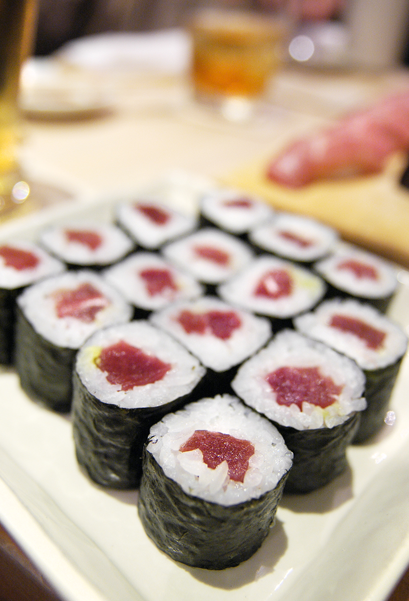 a large plate of tuna sushi roll