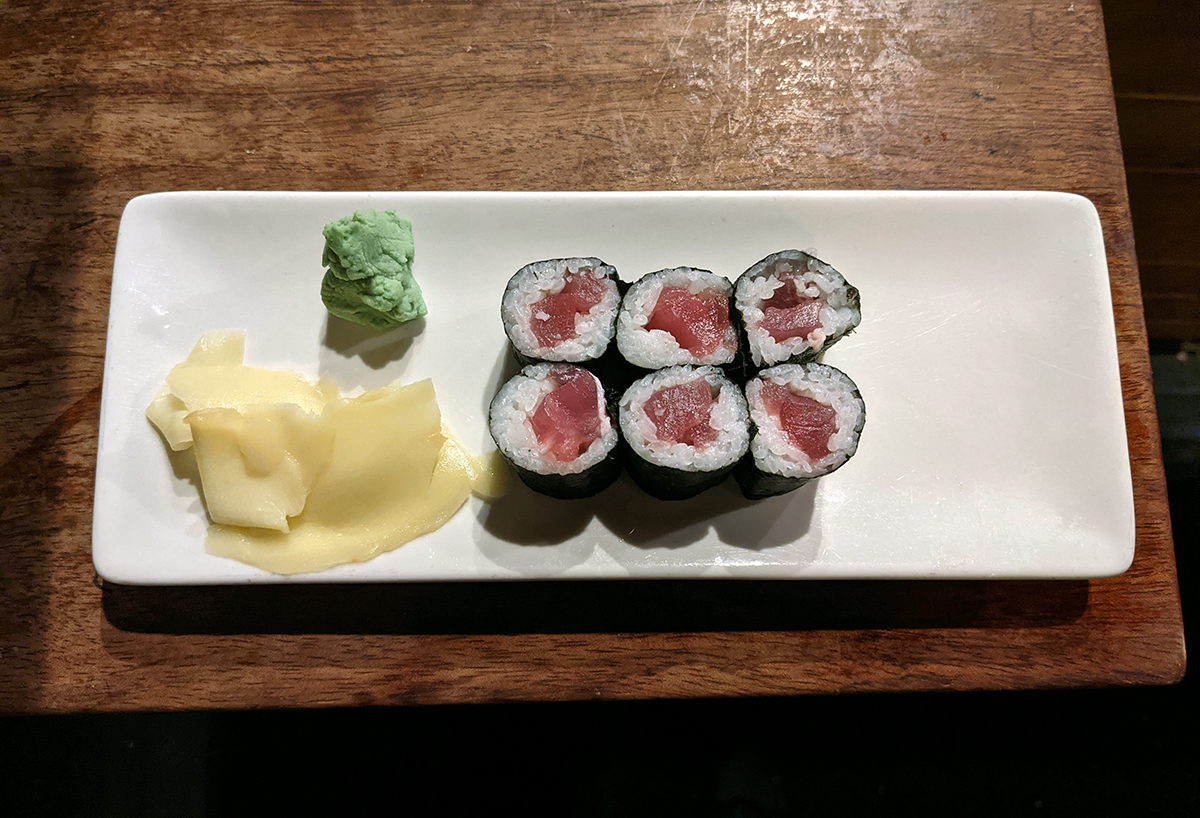 a six piece tuna sushi roll