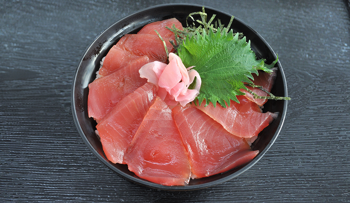 Tekka Maki Sushi: Tuna Roll Ingredients, Flavor, & Calories (2023)